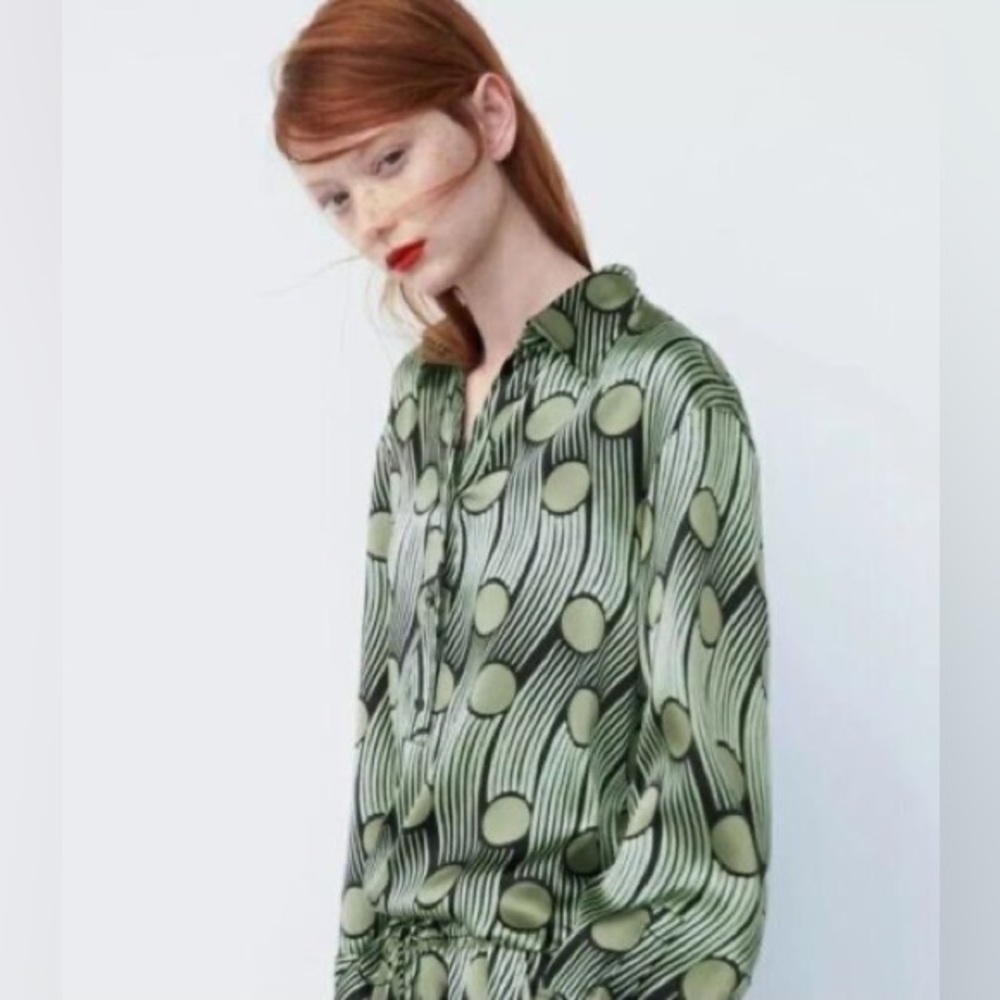 Zara Sz M Women’s Green and Black Printed Satin Blouse